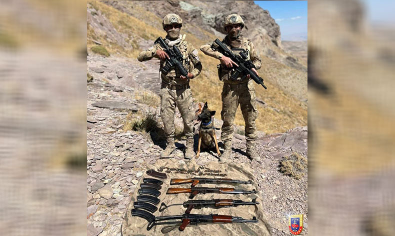 Çok sayıda silah ve mühimmat ele geçirdi