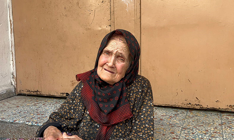 “Dernekten geliyoruz” diyerek yaşlı kadını dolandırdılar