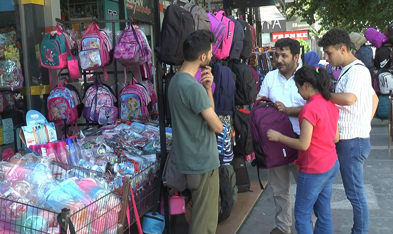 Deprem bölgesi Gaziantep’te kırtasiye yoğunluğu