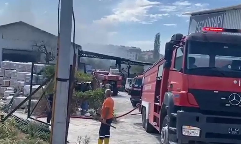 İnşaat malzeme deposunda yangın