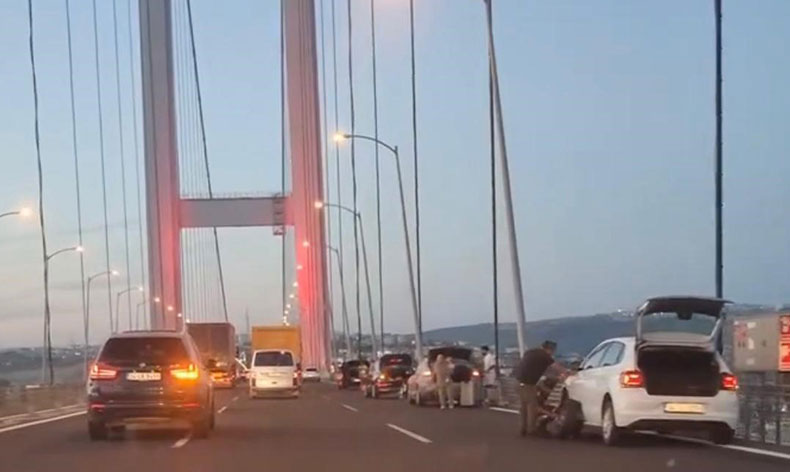 Osmangazi köprüsünde araçların lastikleri aynı anda patladı