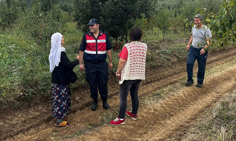 Bağ evinde kaybolan yaşlı kadını Jandarma ekipleri buldu