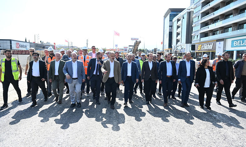 Geçitte ulaşım çift yönlü olarak başlıyor