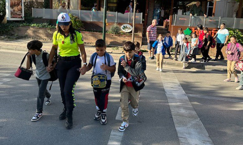 Bursa’da Okul Polisi, eğitim kurumları çevresinde kuş uçurtmuyor