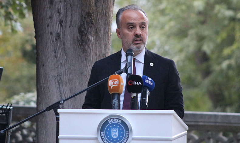 Mevlid’in yazarı kabri başında anıldı