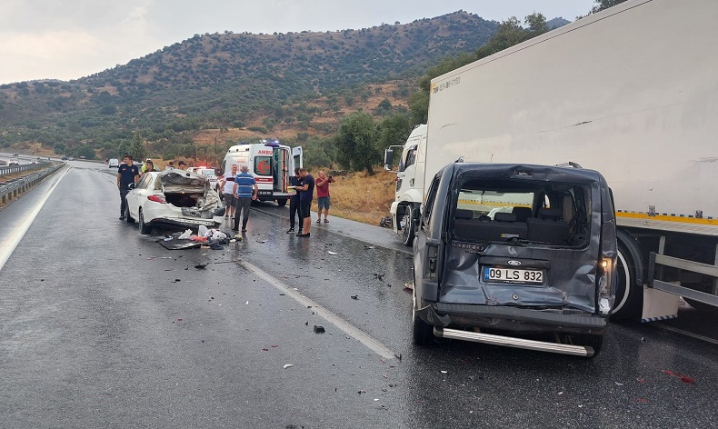 Zincirleme trafik kazası: 8 yaralı