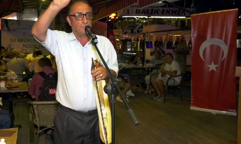 Kemençe çalarak validen ruhsat istedi