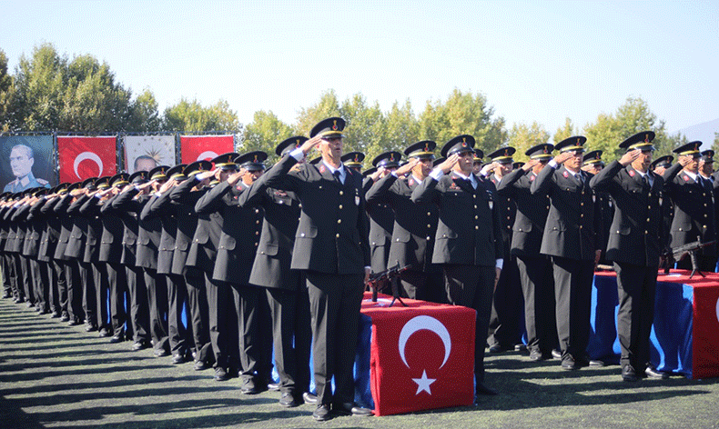 Astsubay adayları yemin etti