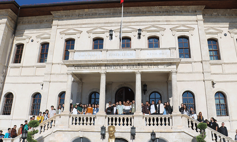 Üniversite öğrencileri bir hafta önce çağırıldı