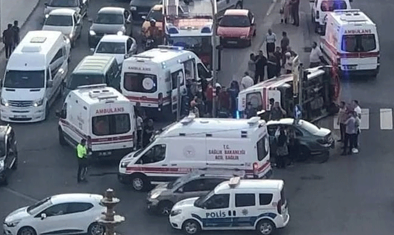 İçinde hasta olan ambulans devrildi