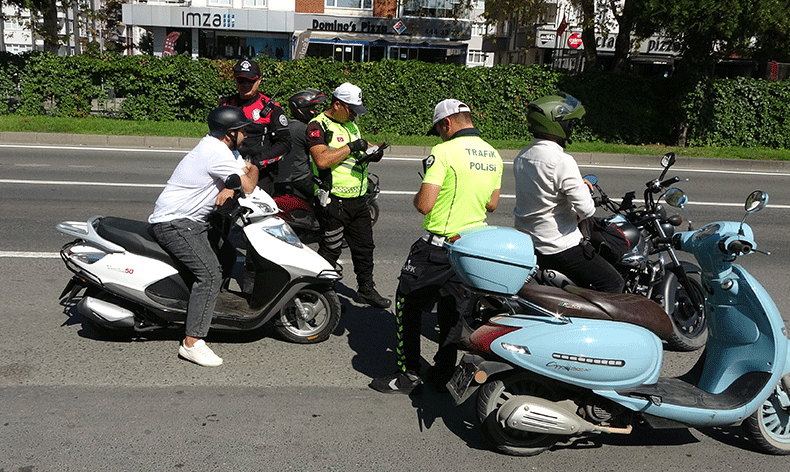 Motosiklet sürücüleri denetlenip, bilgilendirildi