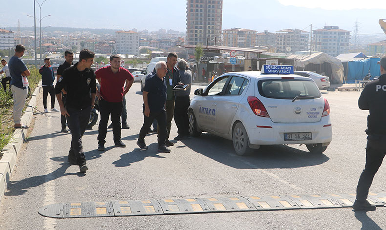 Ehliyet sınavında ilginç kaza