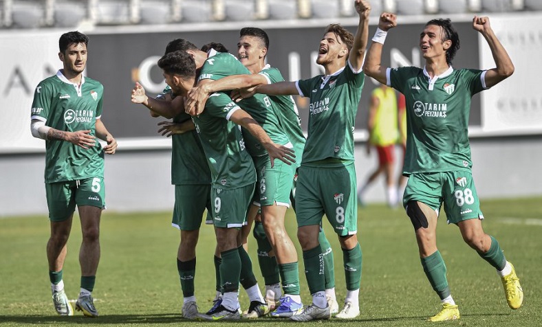 Bursaspor deplasmanda galip geldi