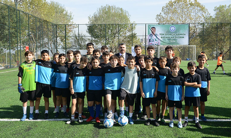 Siteler halı sahası ve spor parkı açıldı