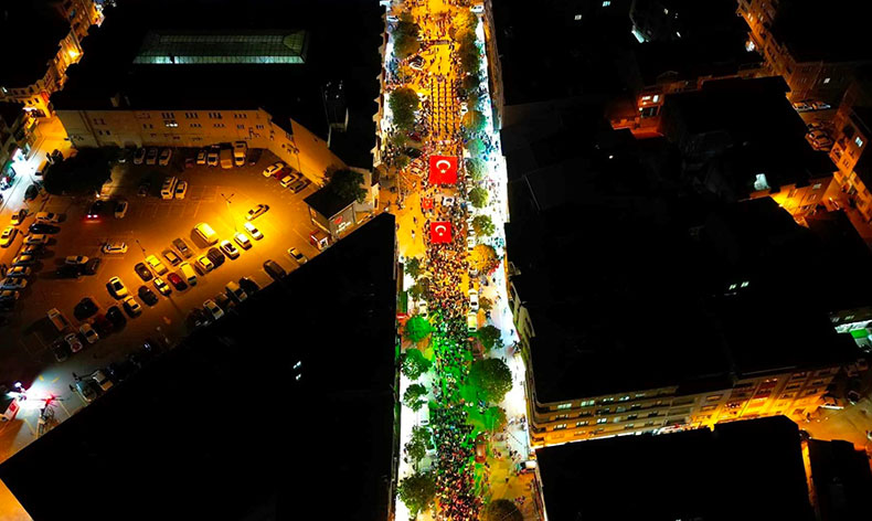 İnegöl’de 100. yıl coşkusu caddelere sığmadı