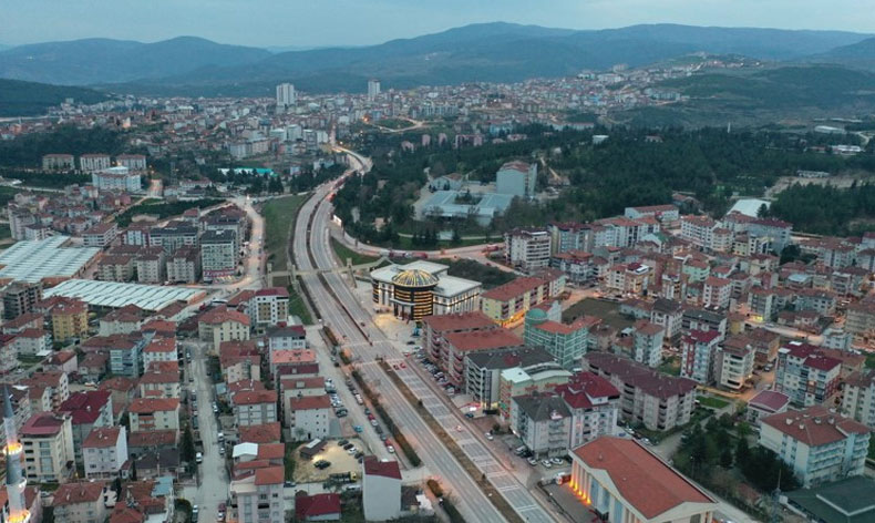 İhracatı azaldı, ithalatı arttı