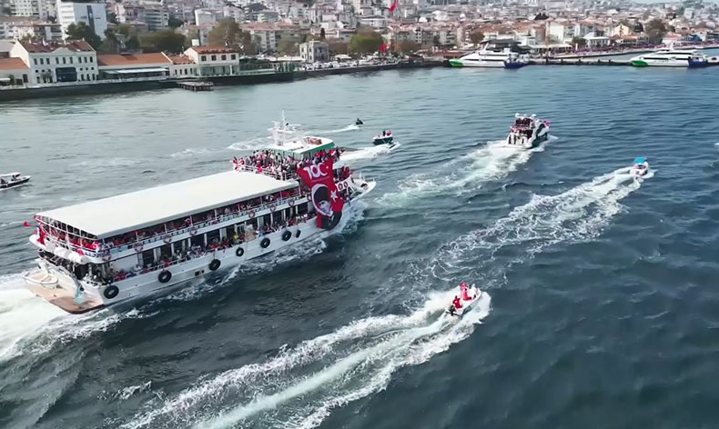 Mudanya’da 100.yıl coşkusu denize taştı