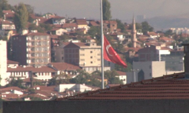 Ankara’da bayraklar yarıya indi
