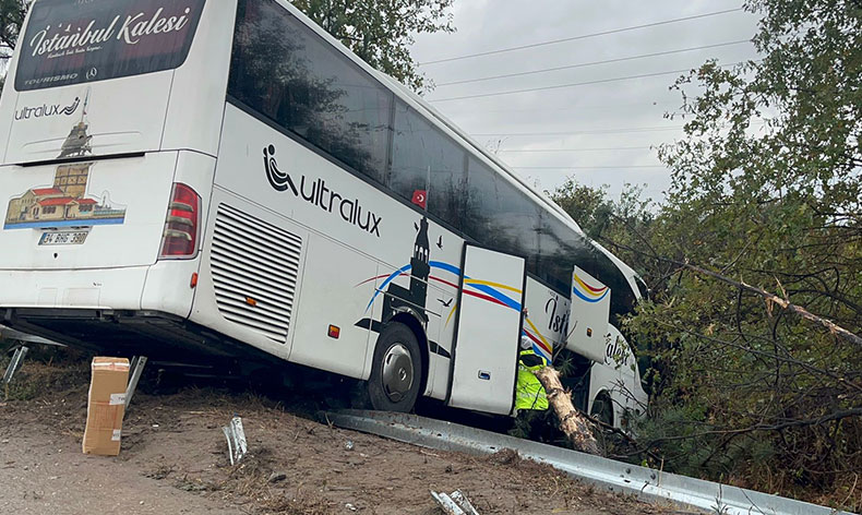 Bursa’da yolcu otobüsü şarampole uçtu
