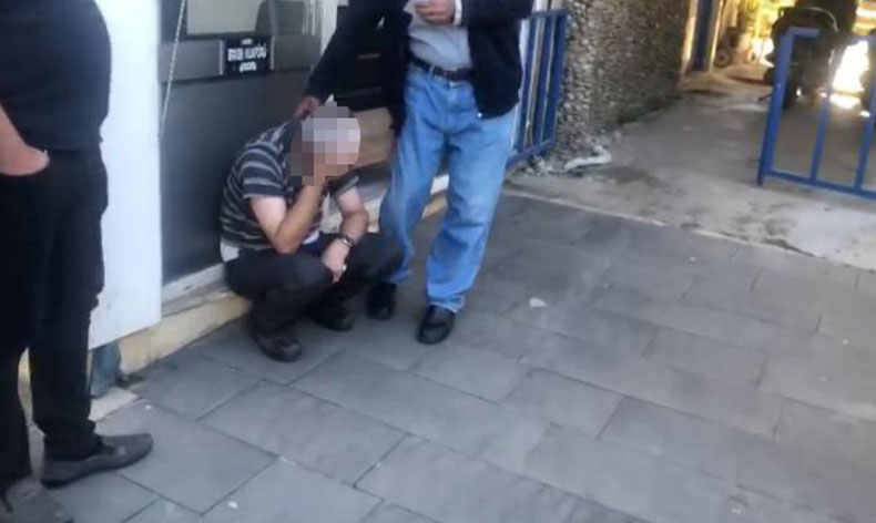 Tacizciyi yaka paça polise teslim ettiler
