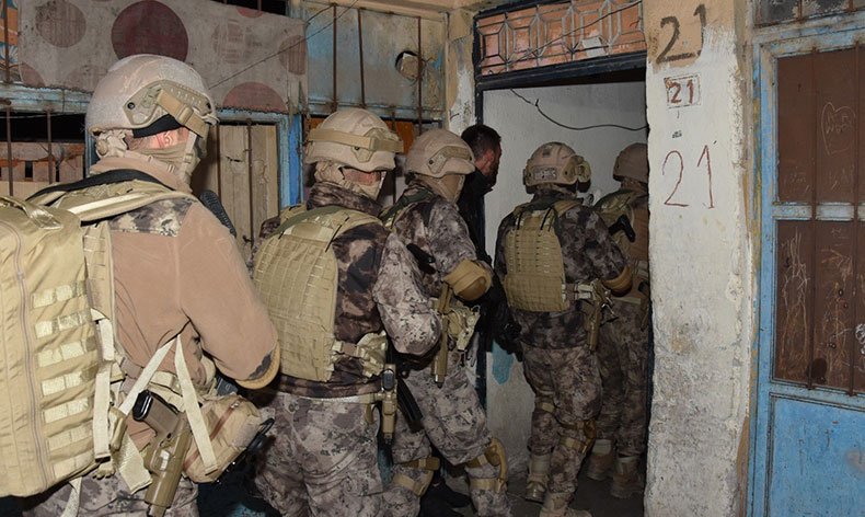 Torbacılara ağır darbe: 82 gözaltı