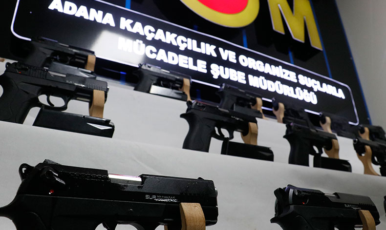 Ruhsatsız tabanca bulundu, “Düşmanlarım koymuştur” dedi