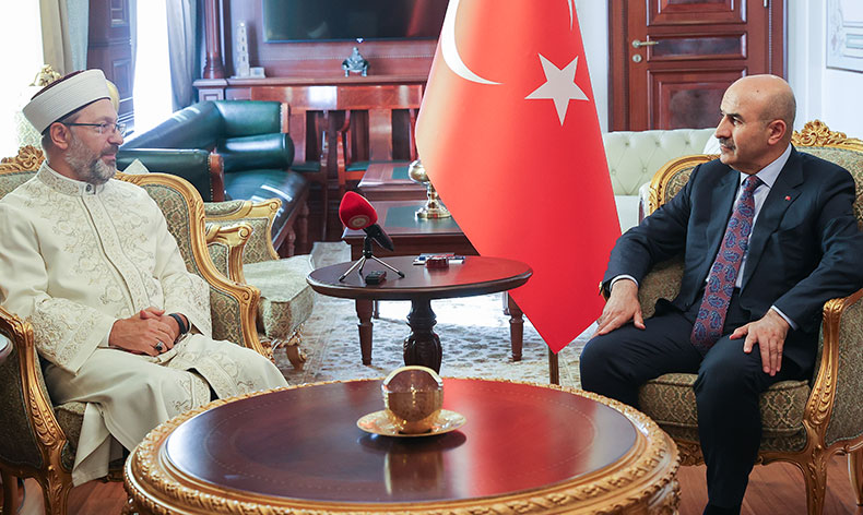 Ali Erbaş, Bursa’da ziyaretlerde bulundu