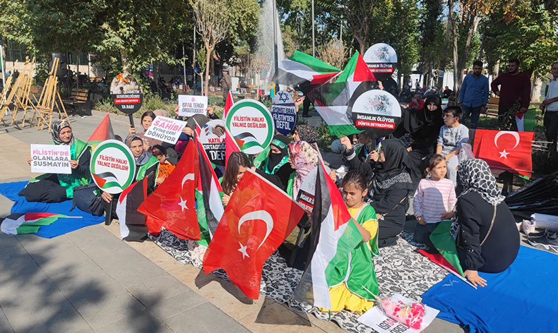 Kadınlar, Filistin için oturma eylemi başlattı