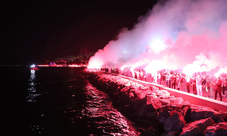 Gemlik’te binlerce meşale Cumhuriyet için yakıldı