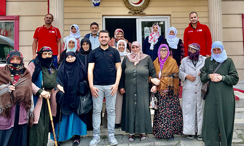 Kızılay’dan yaşlılara sürpriz