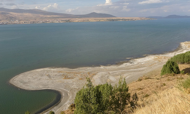 Van Gölü’nde su kaybı devam ediyor