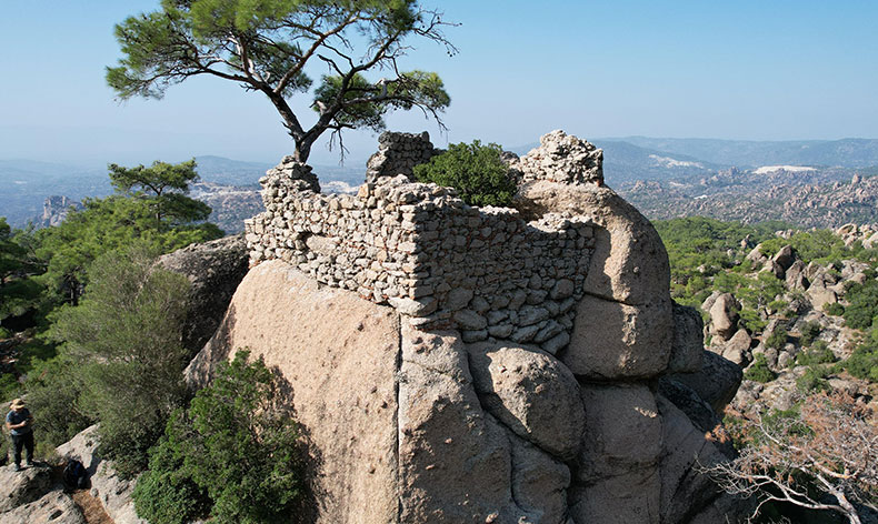Stylos Manastırı zamana direniyor