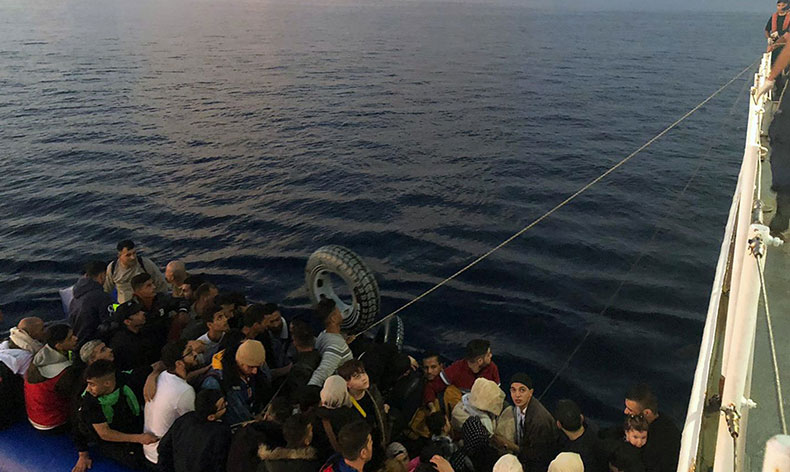 52 düzensiz göçmen yakalandı