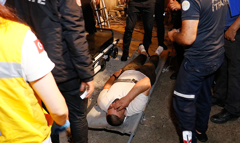 Pencereden apartmanın terasına düştü