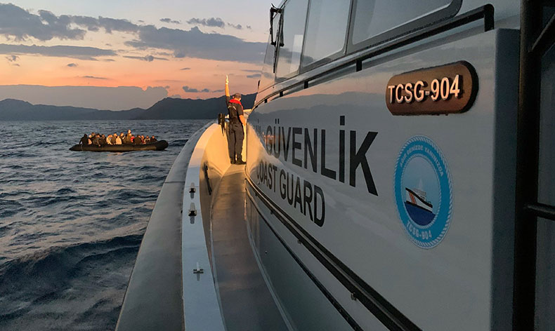 Yunanistan’ın ittiği düzensiz göçmenler kurtarıldı