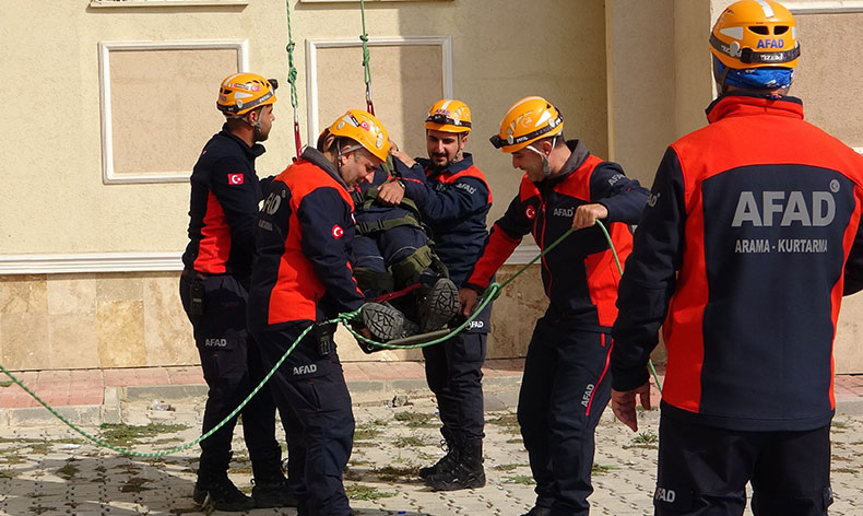 Van’da eş zamanlı deprem tatbikatı