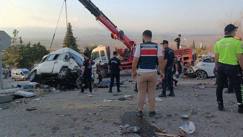 Feci kazada 6 kişi yaşamını yitirdi