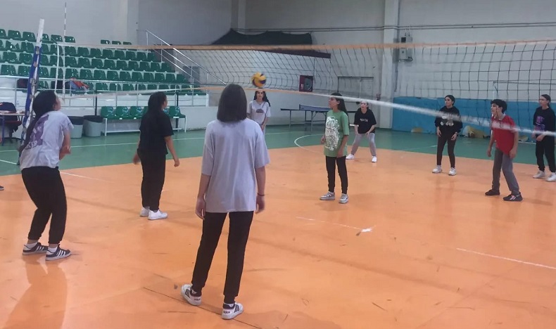 Sarıgöl’de voleybol kursu açıldı