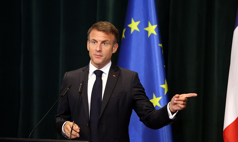 Macron: “Rehineler kurtarılmalı”