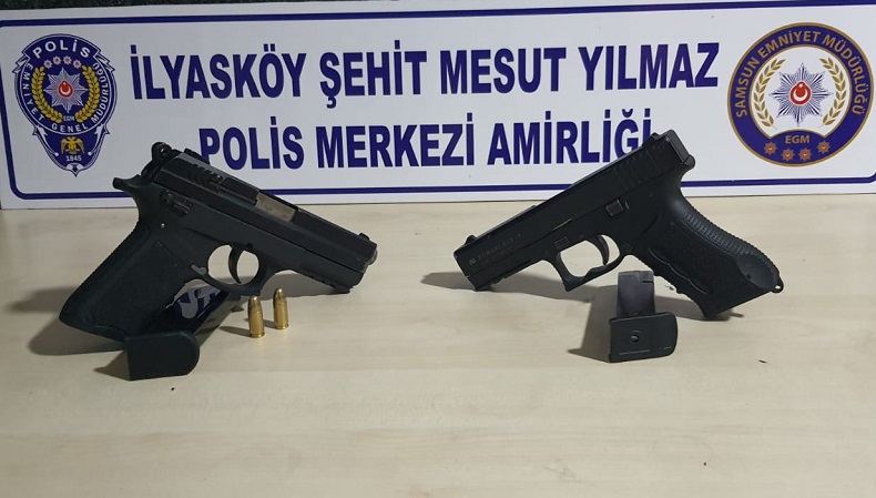 Şüpheli araçta silah ele geçirildi