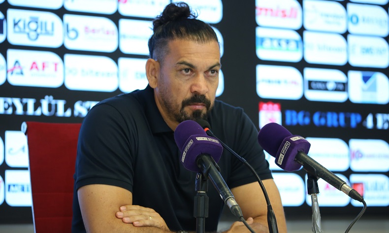 Sivasspor Teknik Direktörü Servet Çetin’den istifa çağrılarına yanıt