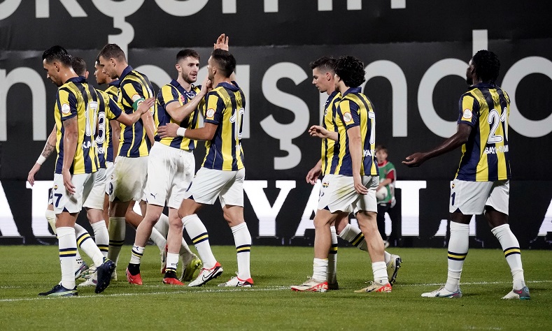 Fenerbahçe rekorunu 10 maça çıkardı