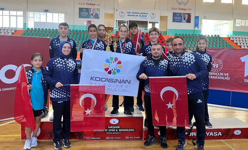 Kocasinan Masa Tenisi hem bayan hem erkek takımı şampiyon oldu