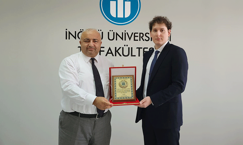 TUS Birincisine, Dekan Beytur’dan plaket