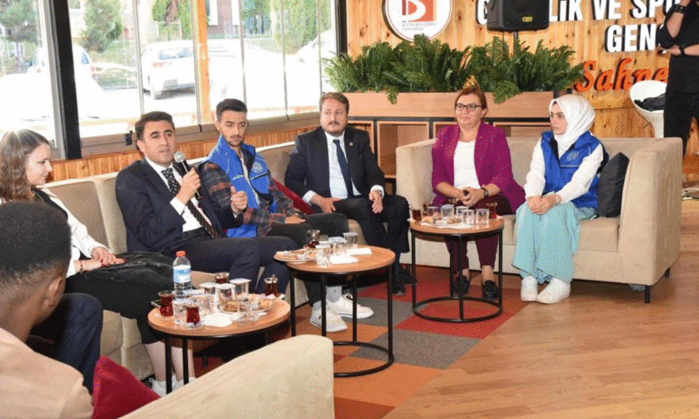 Vali Aygöl öğrencilerle bir araya geldi