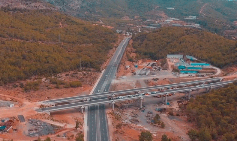 Akdeniz Sahil Yolu projesi hızla sürüyor