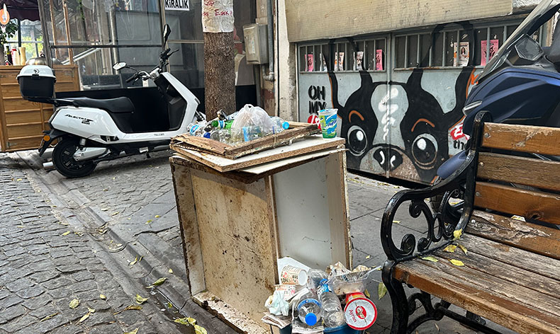 Bu uyarı da çöplere engel olamadı