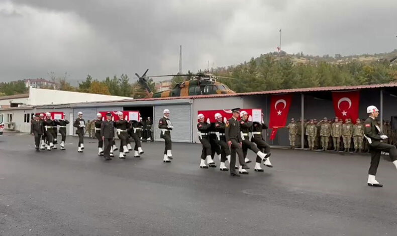 Pençe Kilit şehitleri törenle memleketlerine uğurlandı
