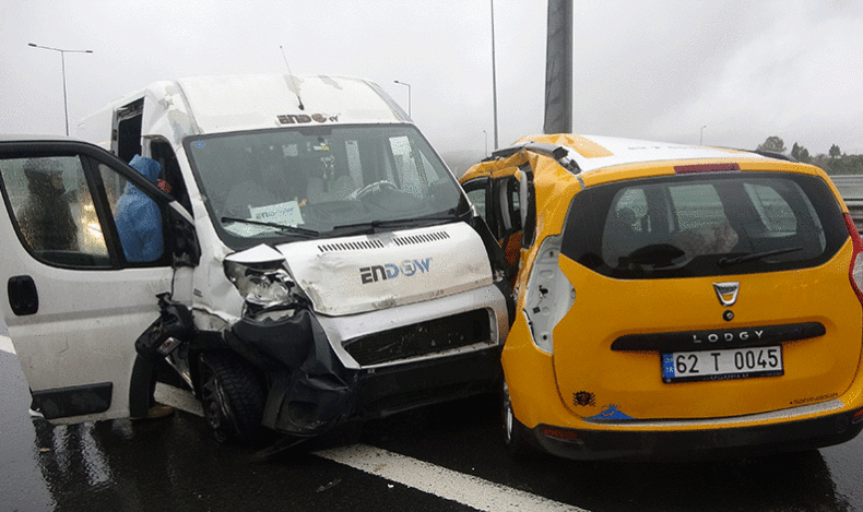 Kuzey Marmara Otoyolu’nda servis ile taksi çarpıştı: 13 yaralı