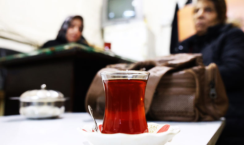Eşinden sonra işinin başına geçti